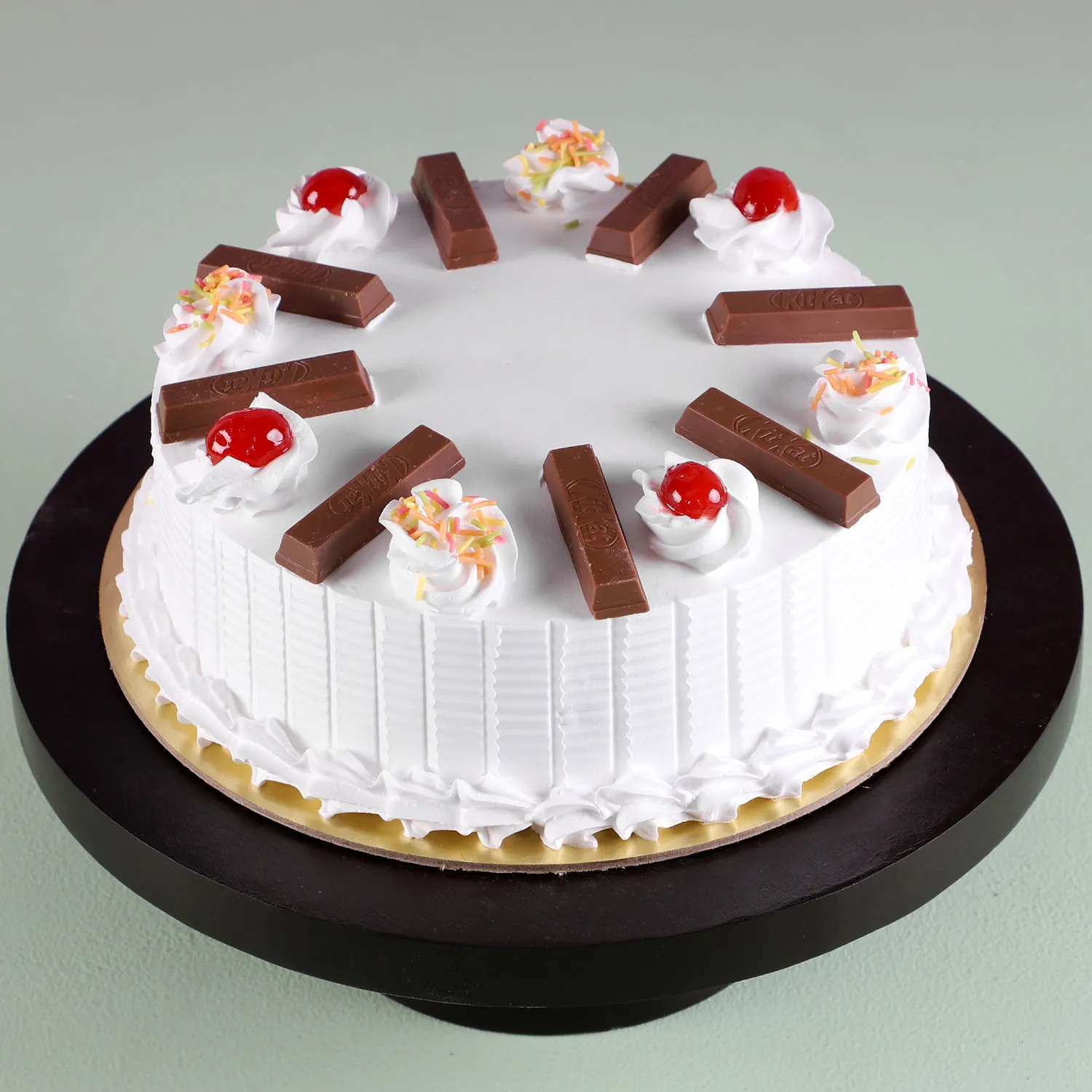  KitKat Vanilla Cake